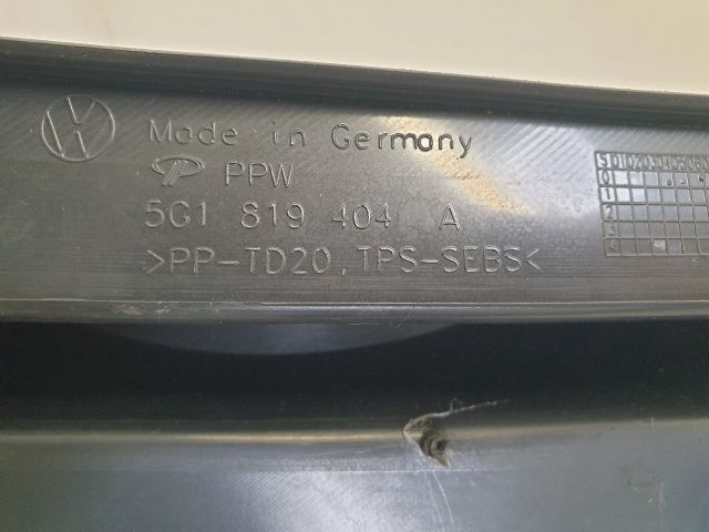 bontott VW GOLF VII Jobb Levélrács Záróvég