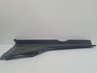 bontott VW GOLF VII Jobb Levélrács Záróvég