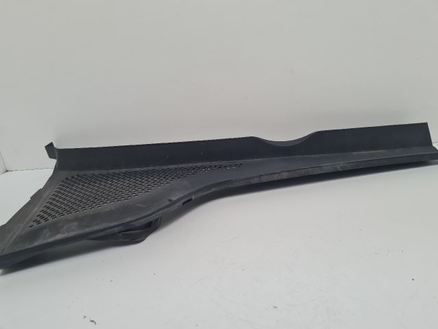 bontott VW GOLF VII Jobb Levélrács Záróvég