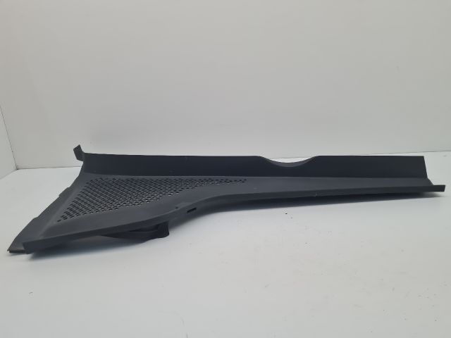 bontott VW GOLF VII Jobb Levélrács Záróvég