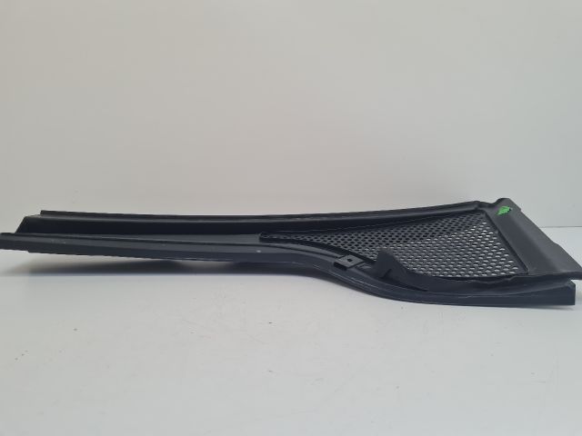 bontott VW GOLF VII Jobb Levélrács Záróvég