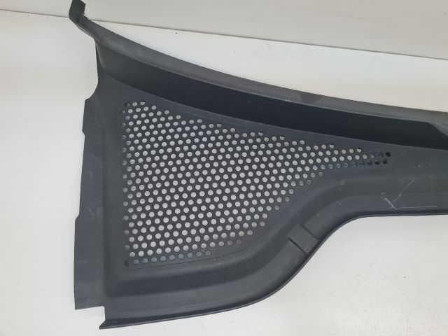 bontott VW GOLF VII Jobb Levélrács Záróvég