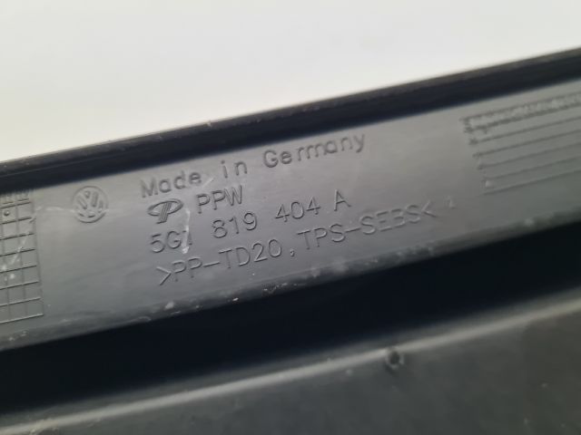 bontott VW GOLF VII Jobb Levélrács Záróvég