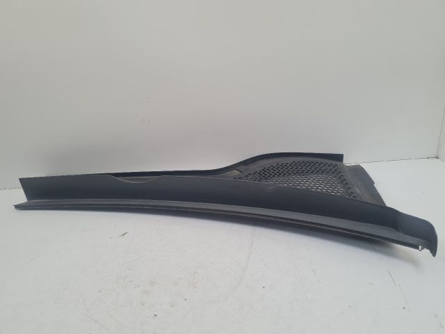 bontott VW GOLF VII Jobb Levélrács Záróvég