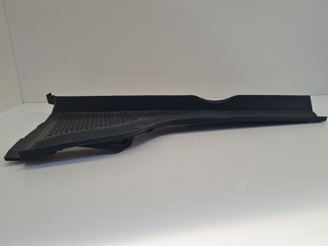 bontott VW GOLF VII Jobb Levélrács Záróvég