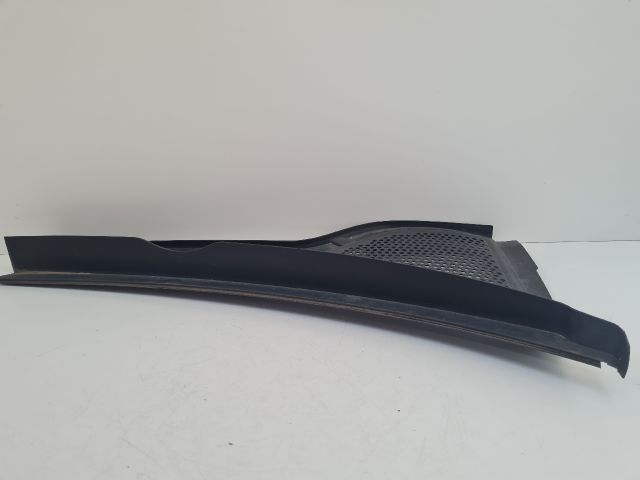 bontott VW GOLF VII Jobb Levélrács Záróvég