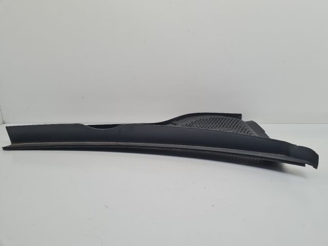 bontott VW GOLF VII Jobb Levélrács Záróvég