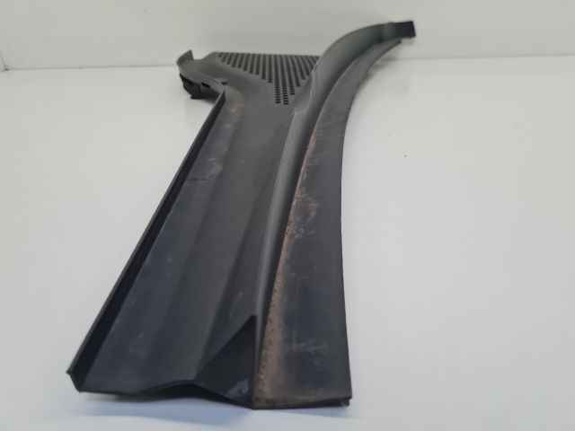 bontott VW GOLF VII Jobb Levélrács Záróvég