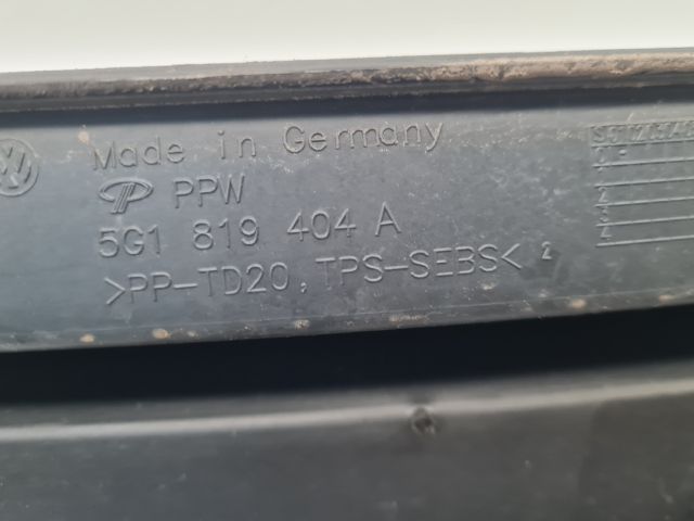 bontott VW GOLF VII Jobb Levélrács Záróvég