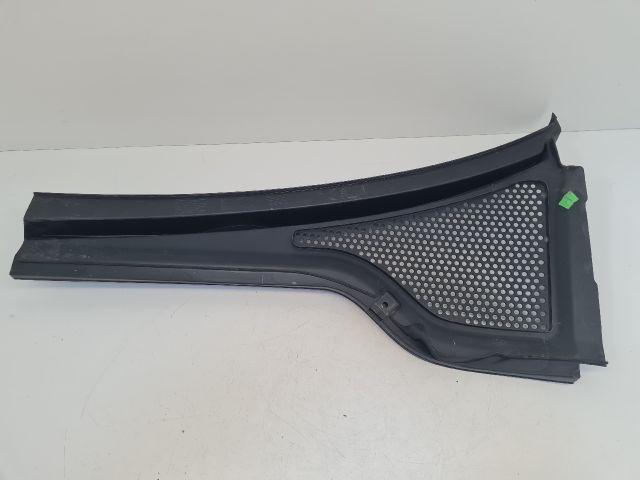 bontott VW GOLF VII Jobb Levélrács Záróvég