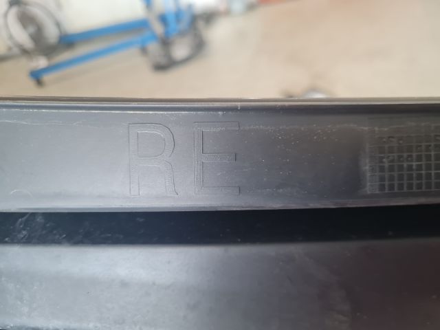 bontott VW GOLF VII Jobb Levélrács Záróvég