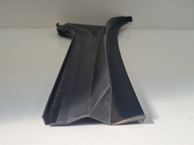 bontott VW GOLF VII Jobb Levélrács Záróvég