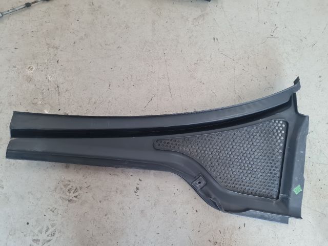 bontott VW GOLF VII Jobb Levélrács Záróvég