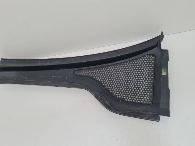 bontott VW GOLF VII Jobb Levélrács Záróvég