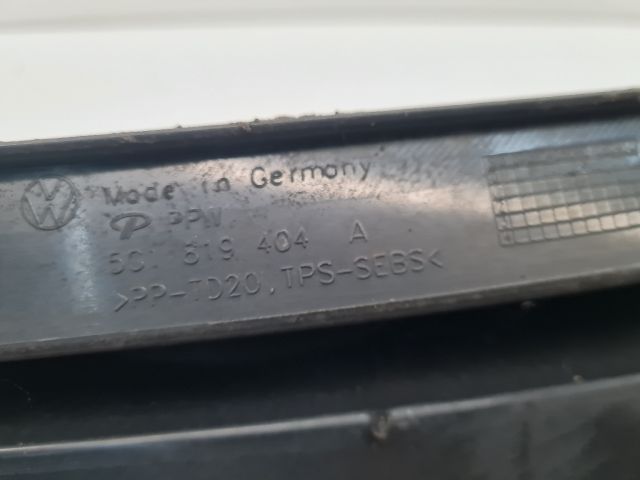 bontott VW GOLF VII Jobb Levélrács Záróvég