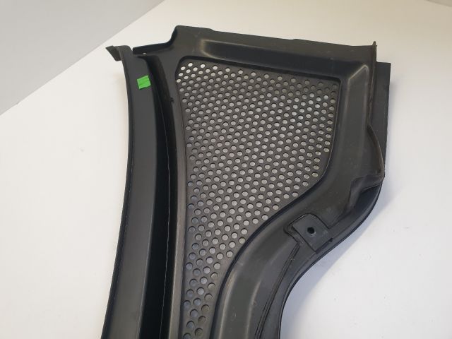 bontott VW GOLF VII Jobb Levélrács Záróvég