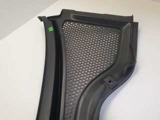 bontott VW GOLF VII Jobb Levélrács Záróvég