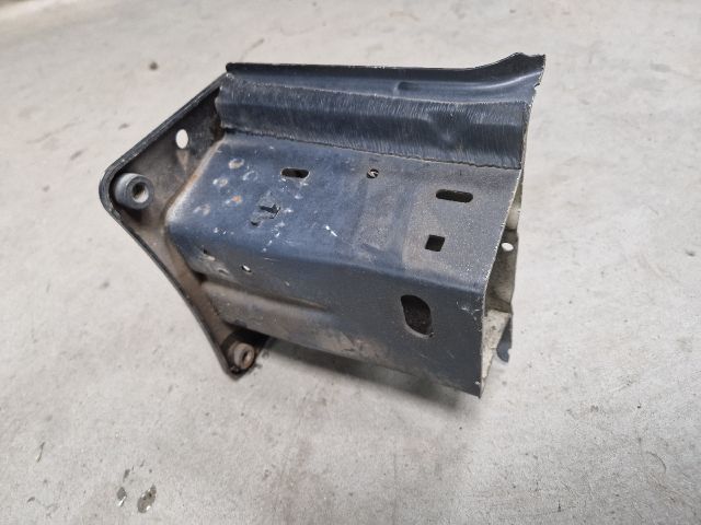 bontott VW GOLF VII Jobb Lökhárító Tartó Nyúlványvég