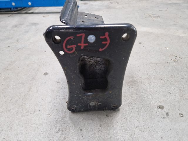 bontott VW GOLF VII Jobb Lökhárító Tartó Nyúlványvég