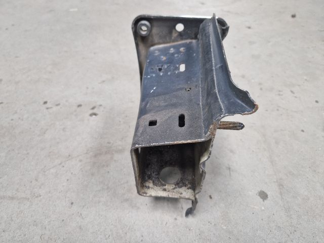 bontott VW GOLF VII Jobb Lökhárító Tartó Nyúlványvég