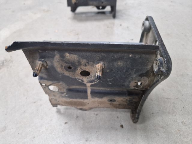 bontott VW GOLF VII Jobb Lökhárító Tartó Nyúlványvég