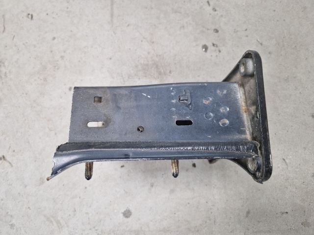 bontott VW GOLF VII Jobb Lökhárító Tartó Nyúlványvég