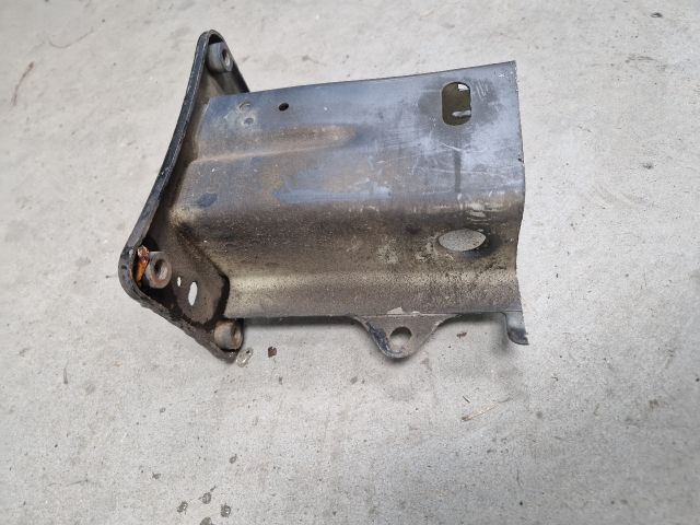 bontott VW GOLF VII Jobb Lökhárító Tartó Nyúlványvég