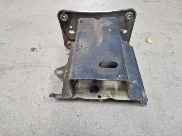 bontott VW GOLF VII Jobb Lökhárító Tartó Nyúlványvég