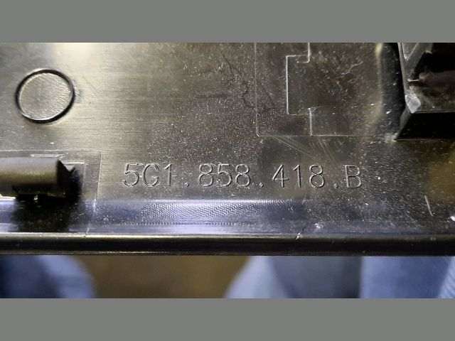 bontott VW GOLF VII Jobb Műszerfal Díszléc