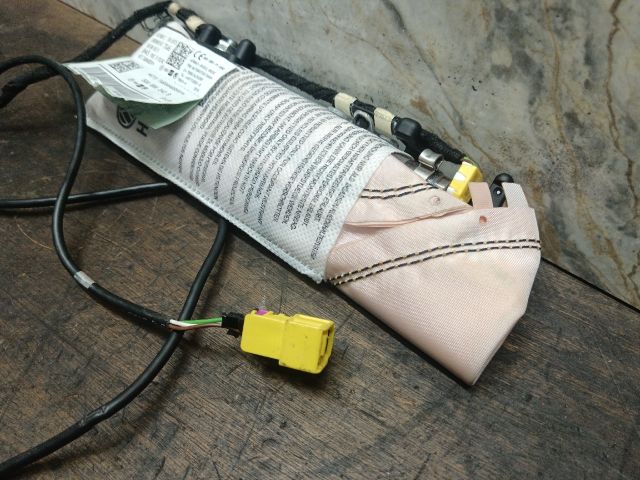 bontott VW GOLF VII Jobb Oldallégzsák