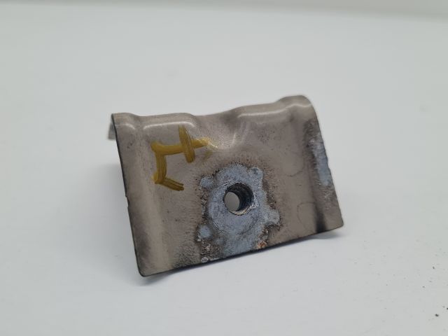 bontott VW GOLF VII Jobb Sárvédő Oldaltartó