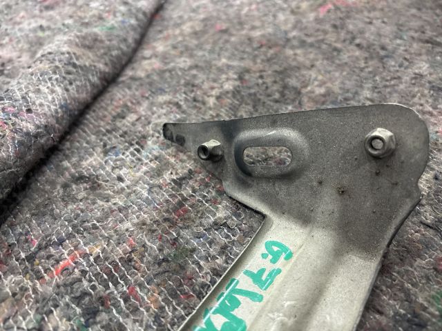 bontott VW GOLF VII Jobb Sárvédő Oldaltartó