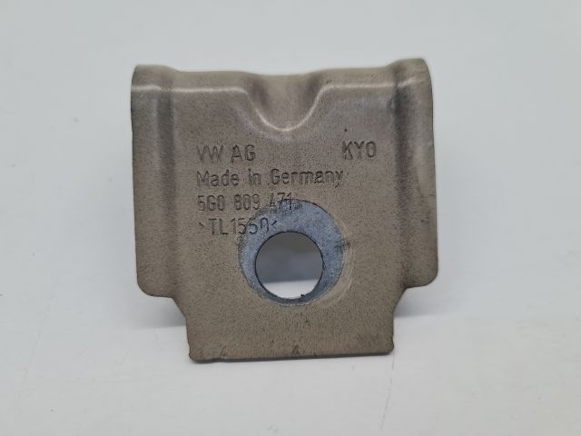 bontott VW GOLF VII Jobb Sárvédő Oldaltartó