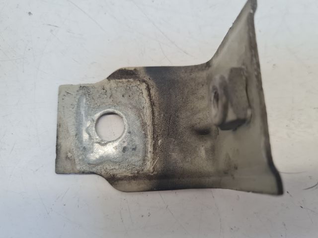 bontott VW GOLF VII Jobb Sárvédő Oldaltartó