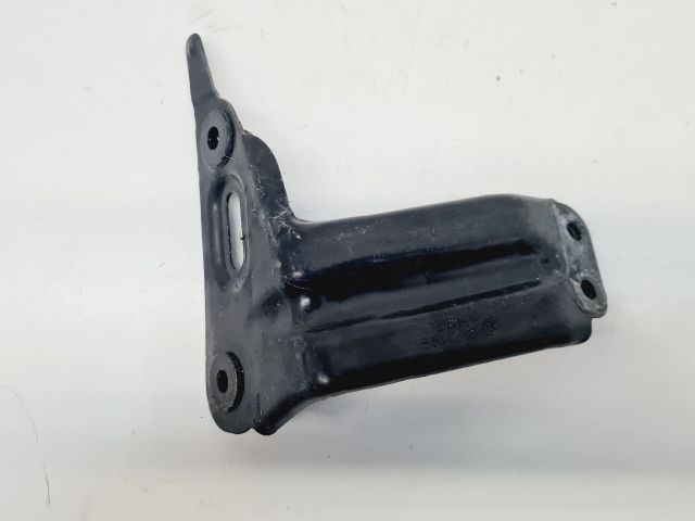 bontott VW GOLF VII Jobb Sárvédő Oldaltartó