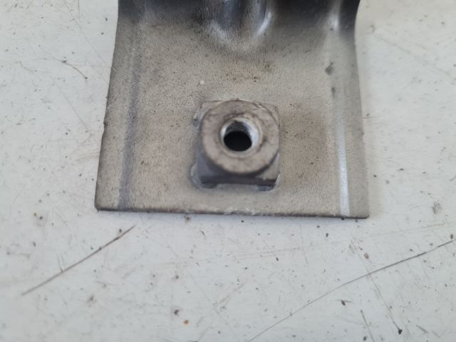 bontott VW GOLF VII Jobb Sárvédő Oldaltartó