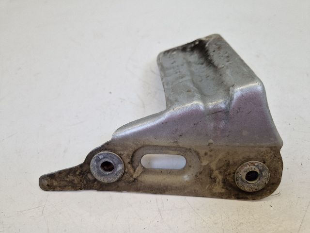 bontott VW GOLF VII Jobb Sárvédő Oldaltartó