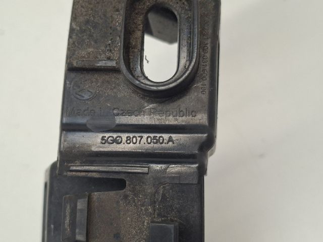 bontott VW GOLF VII Jobb Sárvédő Oldaltartó