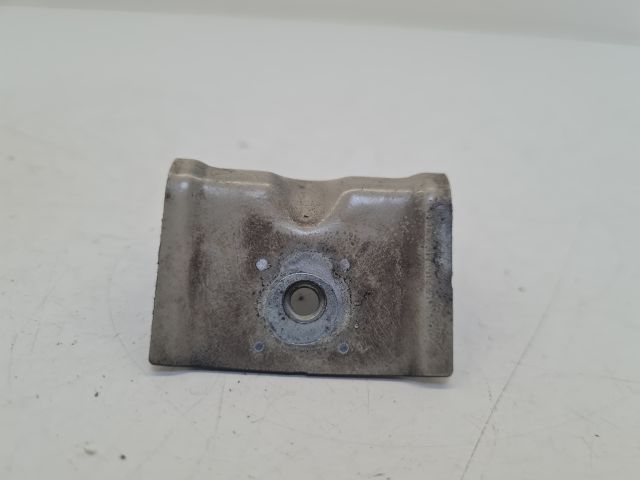 bontott VW GOLF VII Jobb Sárvédő Oldaltartó