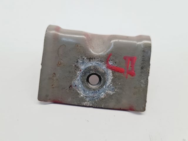 bontott VW GOLF VII Jobb Sárvédő Oldaltartó