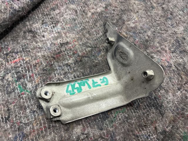 bontott VW GOLF VII Jobb Sárvédő Oldaltartó