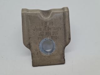 bontott VW GOLF VII Jobb Sárvédő Oldaltartó