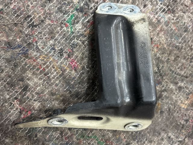 bontott VW GOLF VII Jobb Sárvédő Oldaltartó