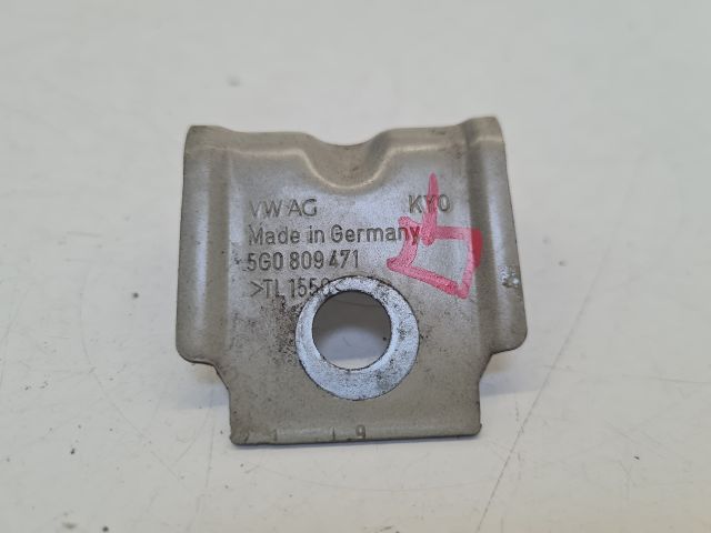 bontott VW GOLF VII Jobb Sárvédő Oldaltartó