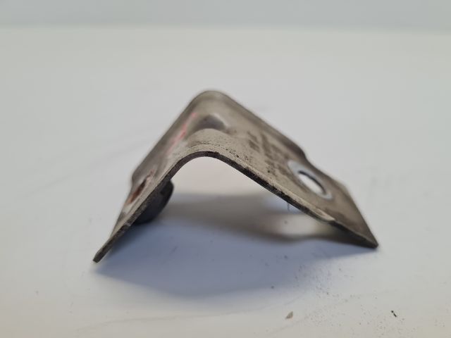 bontott VW GOLF VII Jobb Sárvédő Oldaltartó