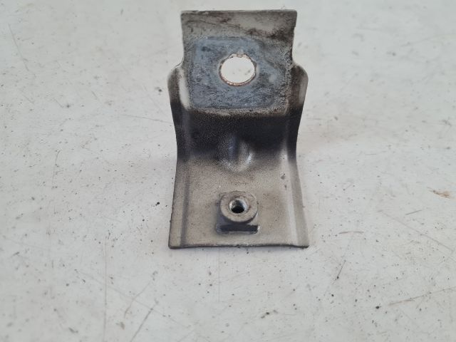 bontott VW GOLF VII Jobb Sárvédő Oldaltartó