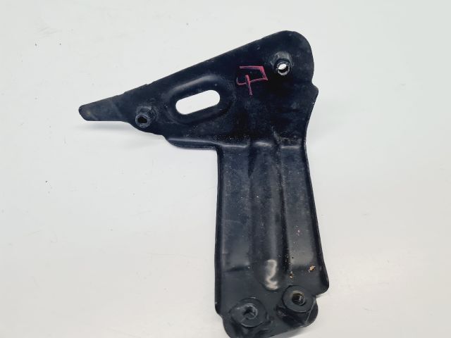 bontott VW GOLF VII Jobb Sárvédő Oldaltartó