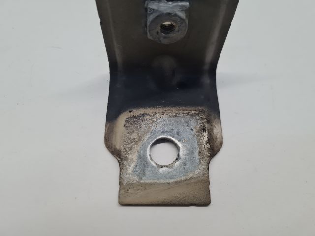 bontott VW GOLF VII Jobb Sárvédő Oldaltartó