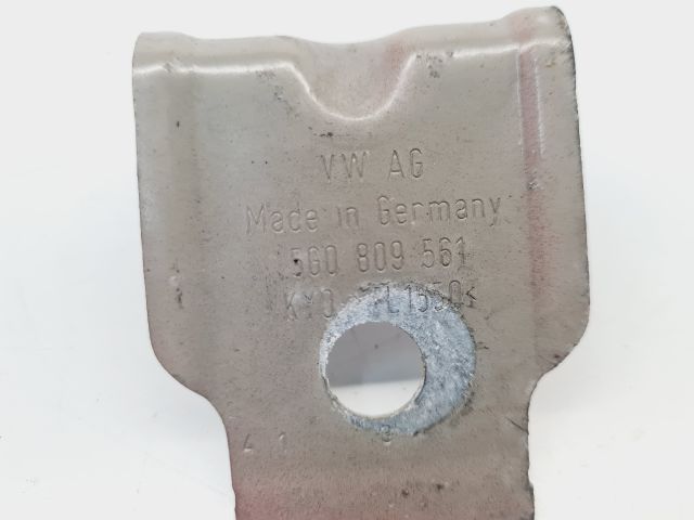 bontott VW GOLF VII Jobb Sárvédő Oldaltartó