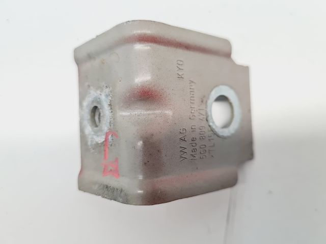 bontott VW GOLF VII Jobb Sárvédő Oldaltartó